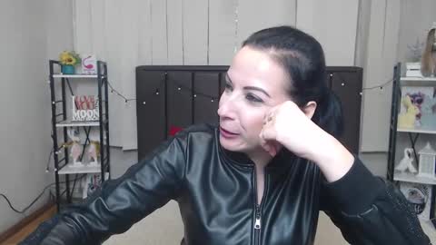 ElizabethSho online show from 09-19-25, 05:02