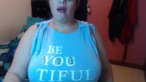 Snapshot of elizabethtaylor1 chatting on 02-04-25, 10:43 Elizabeth online show from 02-04-25, 10:43