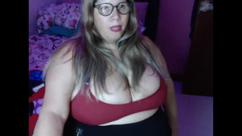 Snapshot of elizabethtaylor1 chatting on 10-12-25, 10:31 Elizabeth online show from 10-12-25, 10:31
