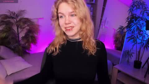 Snapshot of elizabethvane chatting on 05-17-26, 05:16 Elizabeth online show from 05-17-26, 05:16