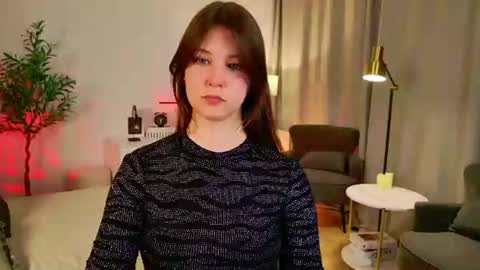 Snapshot of elizamild chatting on 06-17-26, 01:45 Eliza online show from 06-17-26, 01:45