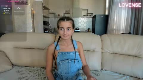 Eliz                               online show from 09-14-25, 05:39