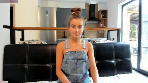 Eliz                               online show from 11-23-25, 11:43