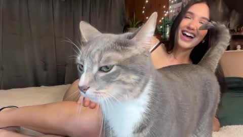 Ella online show from 04-16-26, 02:07
