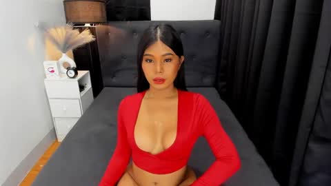 Snapshot of ella______ chatting on 02-14-25, 07:02 Ella online show from 02-14-25, 07:02