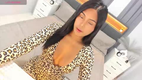 Snapshot of ella______ chatting on 09-09-25, 02:00 Ella online show from 09-09-25, 02:00