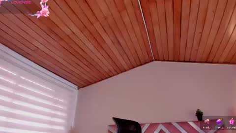 Snapshot of ella__olmos chatting on 06-09-26, 02:06 Ella Olmos online show from 06-09-26, 02:06