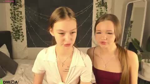 Snapshot of ella_butler chatting on 06-10-26, 10:25 Ella online show from 06-10-26, 10:25