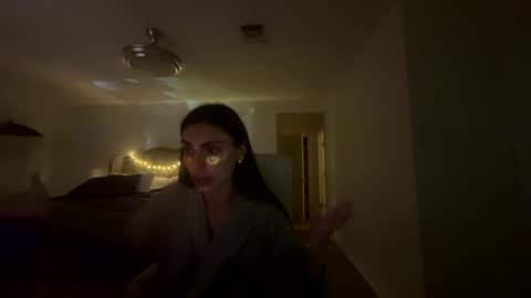 ella_ella_ella_ay online show from 10-05-25, 01:15