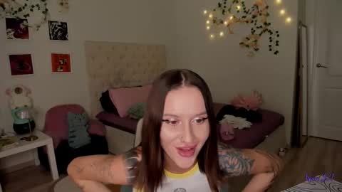 Snapshot of ella_gdss chatting on 10-28-25, 09:46 ELLA online show from 10-28-25, 09:46