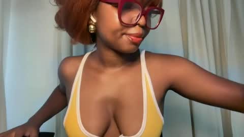 Snapshot of ella_laurel chatting on 06-22-26, 07:16 Ella online show from 06-22-26, 07:16