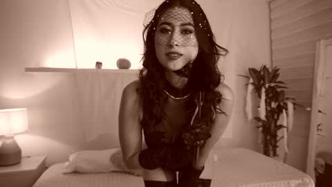 ELLA OWEN online show from 10-31-25, 06:42