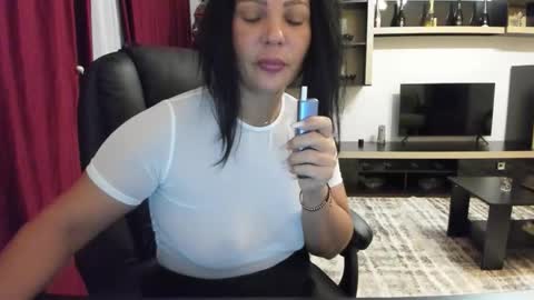 Ella online show from 12-21-25, 02:24