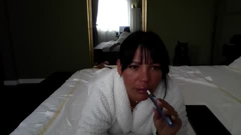 Snapshot of ella_sweety0 chatting on 06-03-26, 06:49 Ella online show from 06-03-26, 06:49