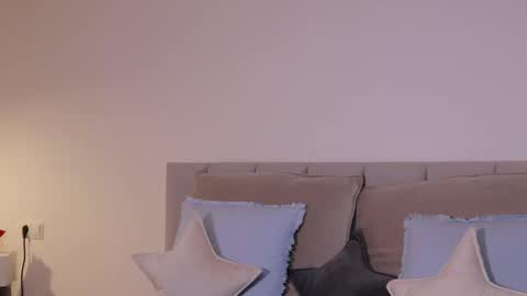 Ella online show from 02-23-25, 07:28