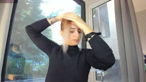 ella_vee online show from 10-05-25, 04:22