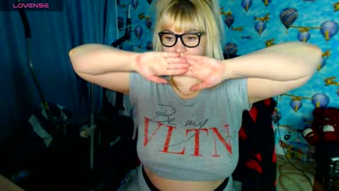 Snapshot of ellabella36dd chatting on 03-04-26, 11:33 IsaBella online show from 03-04-26, 11:33