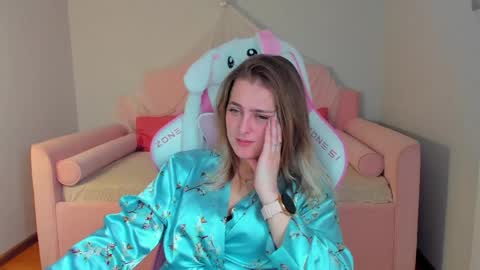 EllaBells online show from 04-01-26, 01:41
