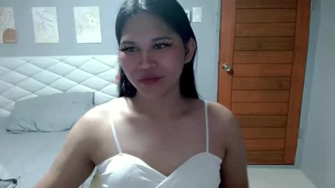 Snapshot of ellaford chatting on 05-19-26, 04:13 EllaFord online show from 05-19-26, 04:13