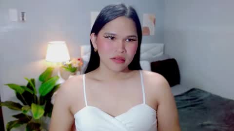 Snapshot of ellaford chatting on 05-24-26, 12:37 EllaFord online show from 05-24-26, 12:37