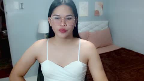 Snapshot of ellaford chatting on 06-17-26, 04:08 EllaFord online show from 06-17-26, 04:08