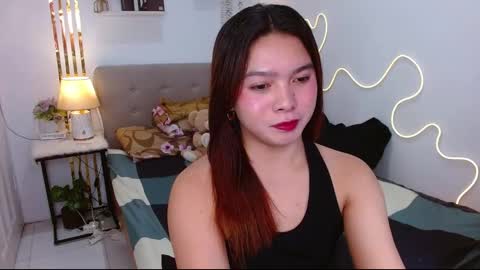 Snapshot of ellah_raj chatting on 10-25-25, 11:40 ELLAH online show from 10-25-25, 11:40