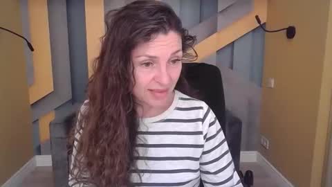 Snapshot of ellalongs chatting on 11-02-25, 12:29 EllaLongs online show from 11-02-25, 12:29