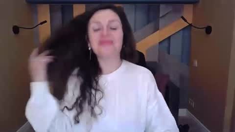 Snapshot of ellalongs chatting on 11-22-25, 12:37 EllaLongs online show from 11-22-25, 12:37