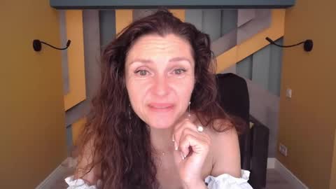 Snapshot of ellalongs chatting on 06-17-26, 11:45 EllaLongs online show from 06-17-26, 11:45
