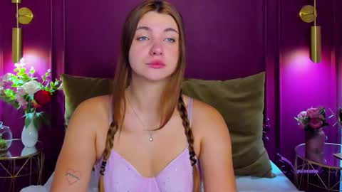 Snapshot of ellamaison chatting on 10-12-25, 05:17 Ella online show from 10-12-25, 05:17