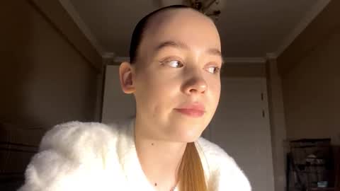 Snapshot of ellamenas chatting on 09-16-25, 03:24 Ella online show from 09-16-25, 03:24