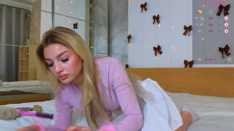 ellamilla online show from 12-20-24, 09:43