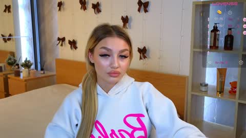 ellamilla online show from 12-24-24, 08:33