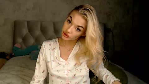 ellamilla online show from 03-08-26, 09:29