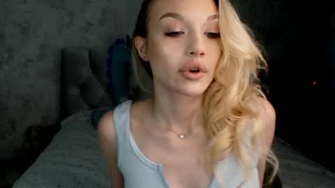 ellamilla online show from 06-26-26, 01:04