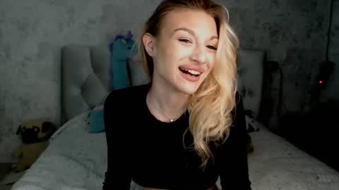 ellamilla online show from 07-17-26, 01:07