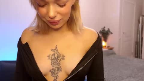 Ella online show from 10-10-25, 05:17