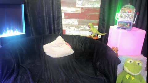 Snapshot of elle4you chatting on 01-17-25, 02:29 ELLE online show from 01-17-25, 02:29