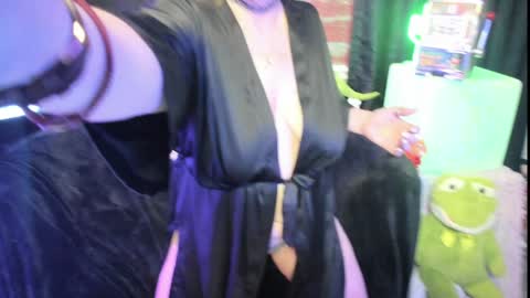 Snapshot of elle4you chatting on 01-28-25, 01:50 ELLE online show from 01-28-25, 01:50