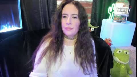 Snapshot of elle4you chatting on 02-10-25, 05:09 ELLE online show from 02-10-25, 05:09