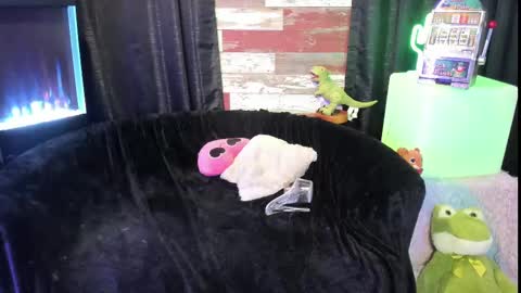 Snapshot of elle4you chatting on 02-11-25, 11:12 ELLE online show from 02-11-25, 11:12