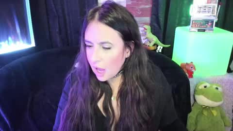 Snapshot of elle4you chatting on 10-17-25, 08:33 ELLE online show from 10-17-25, 08:33
