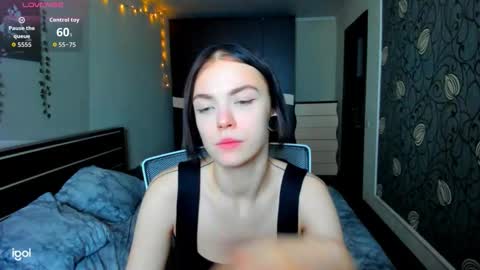 Snapshot of elle_blair chatting on 10-08-25, 08:17 Luna online show from 10-08-25, 08:17