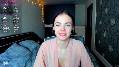 Snapshot of elle_blair chatting on 10-15-25, 05:46 Luna online show from 10-15-25, 05:46