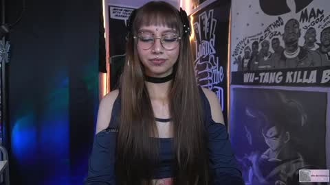 Snapshot of elle_uwu chatting on 12-17-24, 10:22 follow me on instagram . online show from 12-17-24, 10:22