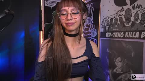Snapshot of elle_uwu chatting on 12-18-24, 04:31 follow me on instagram . online show from 12-18-24, 04:31
