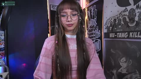 Snapshot of elle_uwu chatting on 01-07-25, 05:33 follow me on instagram . online show from 01-07-25, 05:33