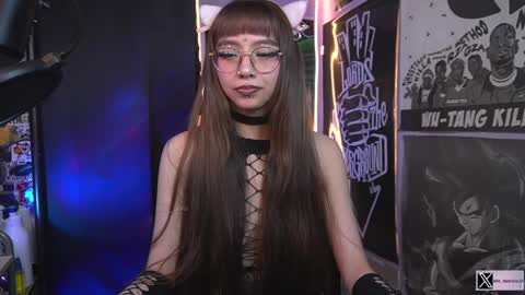 Snapshot of elle_uwu chatting on 01-21-25, 10:51 follow me on instagram . online show from 01-21-25, 10:51