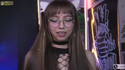 Snapshot of elle_uwu chatting on 01-22-25, 04:55 follow me on instagram . online show from 01-22-25, 04:55