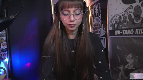 Snapshot of elle_uwu chatting on 02-05-25, 06:35 follow me on instagram . online show from 02-05-25, 06:35